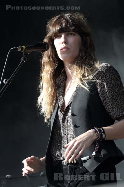 LOU DOILLON - 2016-07-03 - HEROUVILLE SAINT CLAIR - Chateau de Beauregard - Scene Beauregard - 